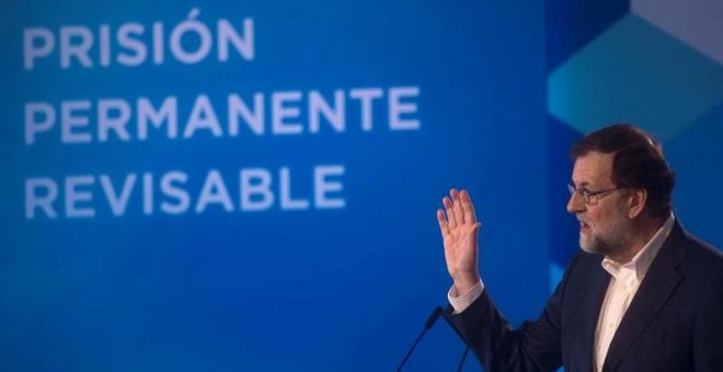Rajoy carga contra Ciudadanos porque "revisa permanentemente sus principios"
