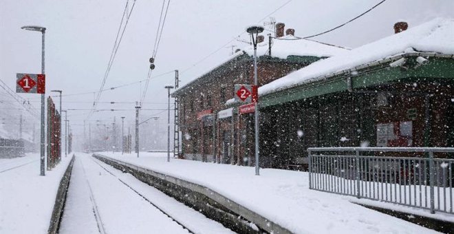 La nieve, el frío y el oleaje ponen este martes en alerta a 13 comunidades