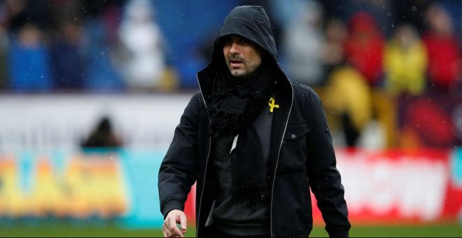 La Federación inglesa expedienta a Guardiola por su lazo amarillo de apoyo a los presos