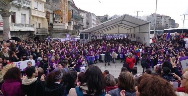 Miles de personas claman en Vigo por la igualdad, en una manifestación feminista