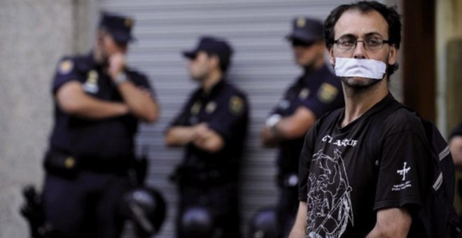 Europa, contra las condenas a tuiteros y raperos en España: "Amenazan la libertad de expresión"