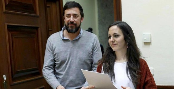 "Sobrevivir no es delito": la ley de Podemos que propone despenalizar el 'top manta'