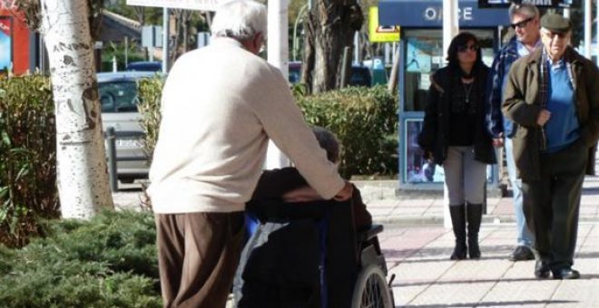Las ayudas a las personas dependientes, la tarea pendiente en España
