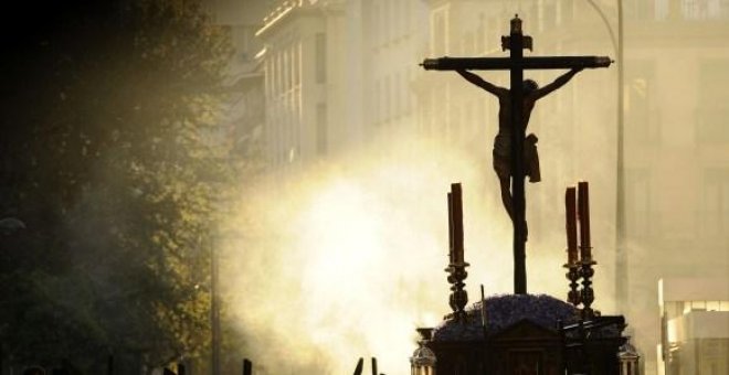 Los indultos por Semana Santa son sagrados: las cofradías 'marcan el paso' del Gobierno