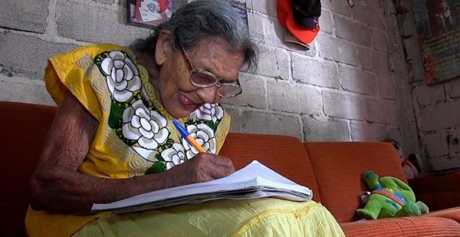 Lupita, la mexicana que aprendió a leer con 96 años y quiere seguir estudiando