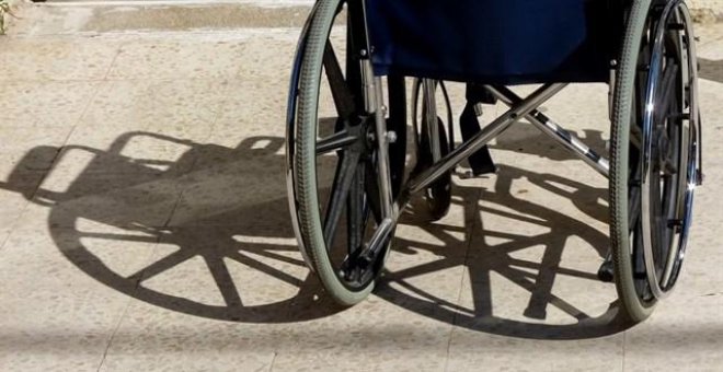 Denuncian que el dueño de un restaurante negó la reserva a personas en silla de ruedas