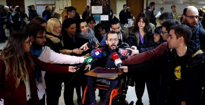 Pablo Echenique: "El PP puede dar un beso a Cifuentes un día y al siguiente dejarla caer"