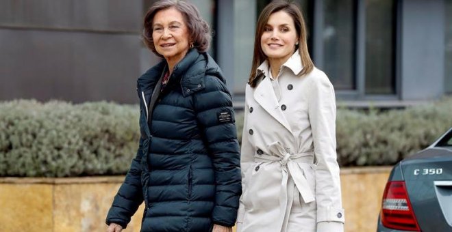 Las reinas Letizia y Sofía posan juntas y sonrientes tras el encontronazo en la Catedral de Palma