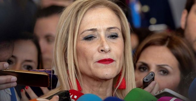 Reunión de urgencia de Cifuentes y su equipo tras la difusión del vídeo del supuesto robo de cremas