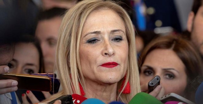 Cifuentes se enroca y señala ahora al PSOE por el escándalo del máster