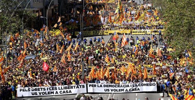 Más de 300.000 personas piden en Barcelona la libertad de los presos independentistas