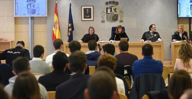 El dueño del bar de Altsasu y una camarera dicen que no vieron la agresión ni "nada raro" esa noche