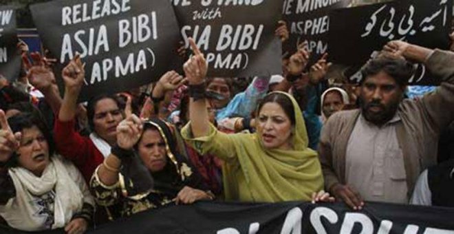 Pakistán le retira su escolta al abogado de una mujer condenada a muerte por blasfemia