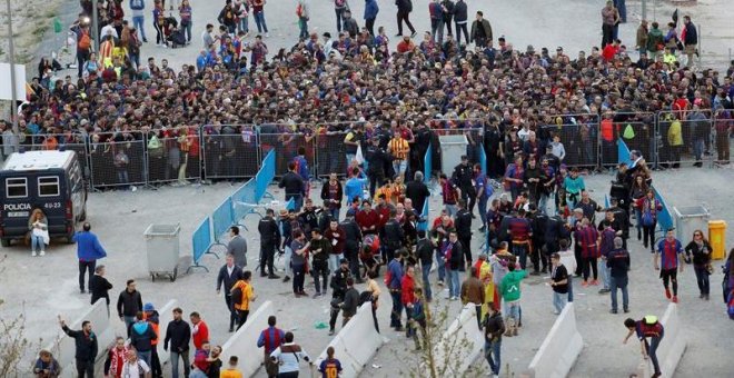 La Policía argumenta que requisó camisetas amarillas y banderas "porque aumentaban el riesgo de violencia"