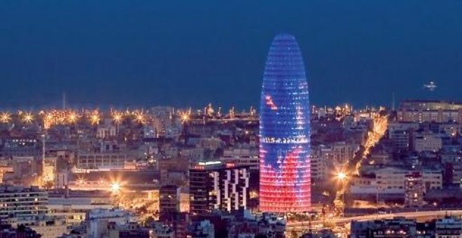 Facebook instalará en la Torre Agbar de Barcelona un centro para luchar contra las 'fake news'