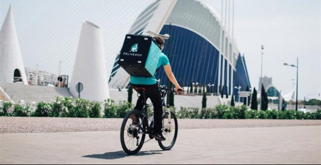 Deliveroo acepta la sentencia que reconoció a los 'riders' como falsos autónomos