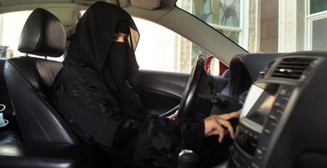Arabia Saudí concede el permiso de conducir a diez mujeres en un gesto por la igualdad