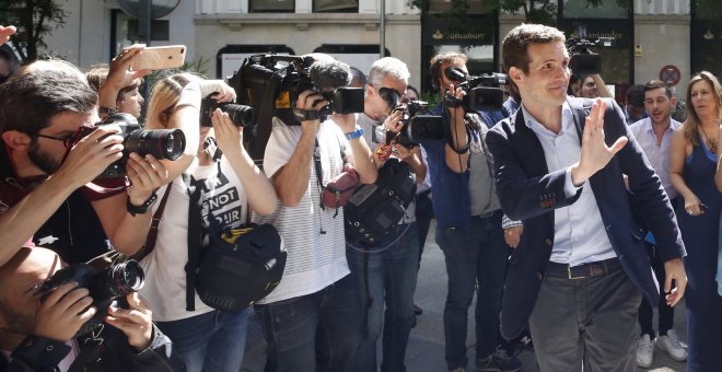 De citar a Macron a apelar al centrismo: la 'riverización' de Pablo Casado