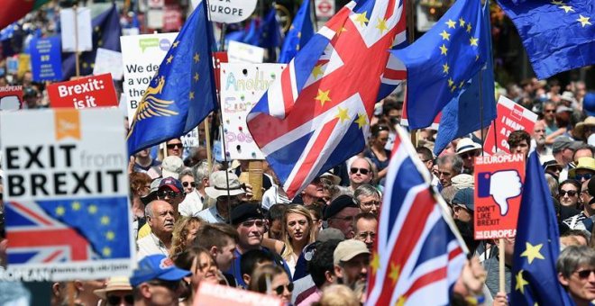 Miles de personas piden en Londres un segundo referéndum sobre el Brexit