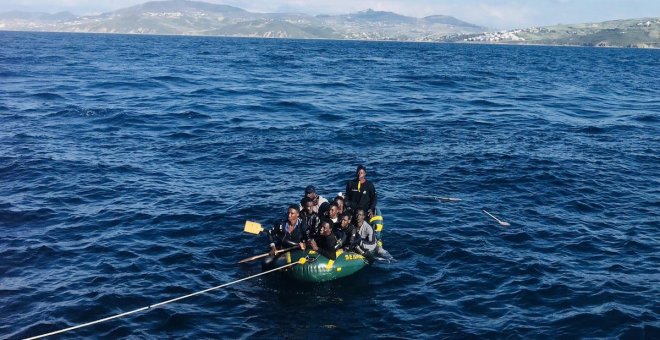 Salvamento Marítimo rescató en el primer semestre a más de 16.000 migrantes en Andalucía