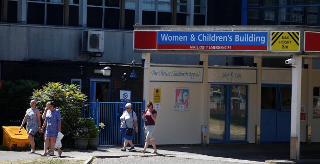 Detenida una trabajadora sanitaria en Reino Unido sospechosa de matar a ocho bebés