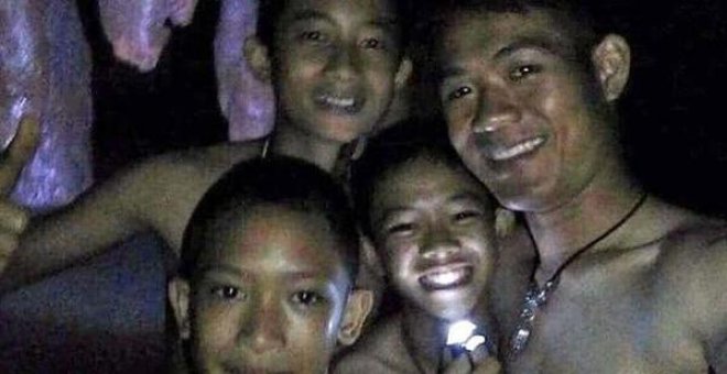 Los tailandeses atrapados en la cueva aprenden a bucear para ser rescatados