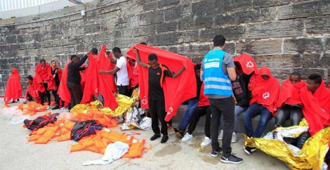 Rescatados 260 migrantes este sábado en el Estrecho, cien de ellos menores