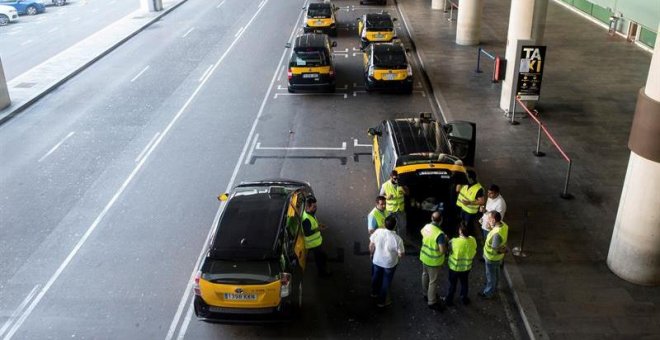 Se desarrollan sin incidentes las primeras horas de la huelga de taxis en Barcelona