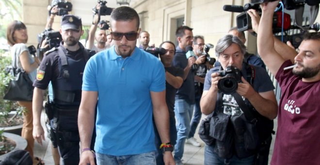 El juez procesa a Ángel Boza, integrante de 'La Manada', por robo con violencia de unas gafas