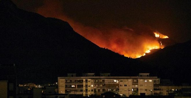 El incendio de Llutxent ha arrasado ya 2.600 hectáreas y amenaza a Gandía