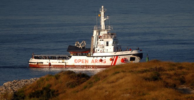 El buque Open Arms llega al puerto de Algeciras con 87 migrantes, 12 de ellos menores de edad