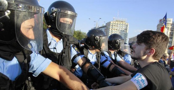 Centenares de manifestantes heridos en una multitudinaria manifestación contra el Gobierno de Rumanía