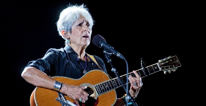 Joan Báez dedica un tema de Lluís Llach "a los presos políticos"