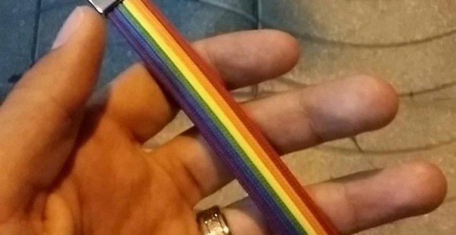 Un joven que portaba una pulsera con el arco iris denuncia una agresión homófoba
