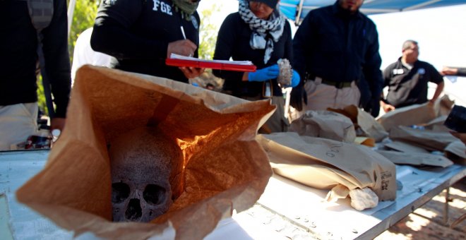 Las autoridades mexicanas hallan casi 200 restos óseos en el norte del país