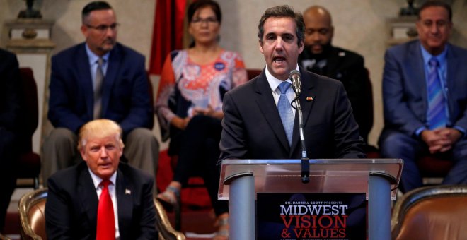 Michael Cohen presenta el cheque con el que Trump pagó el silencio de una actriz porno