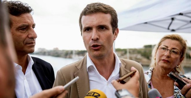 Casado acusa al Gobierno de "cargarse el reparto de poderes" al tratar de eliminar el veto del PP en el Senado a la senda de déficit