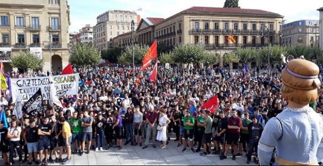 Miles de personas se manifiestan en Pamplona en apoyo al 'Gaztetxe Maravillas'