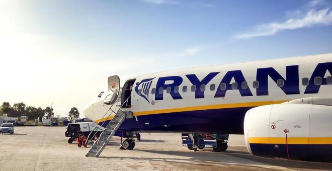 Facua denuncia a Ryanair por su medida de cobrar por el equipaje de mano