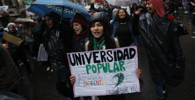 Masiva marcha por la universidad pública en Argentina