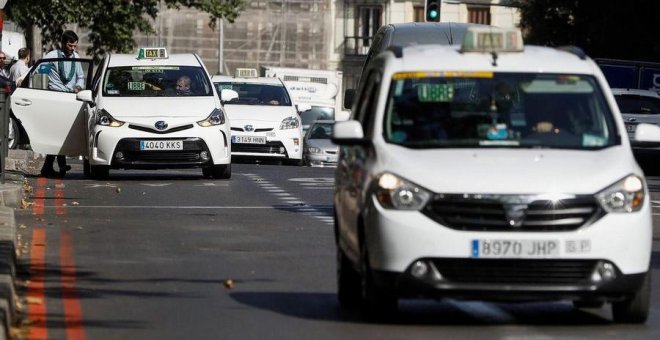 Los taxistas de Vigo, obligados a esperar a que las mujeres entren en el portal de su casa