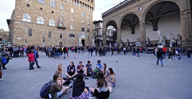 Florencia multará con hasta 500 euros a las personas que coman y beban en la calle