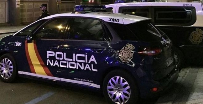 Muere un hombre al tirarse por la ventana tras intentar matar a su pareja y a otras tres personas incendiando su casa