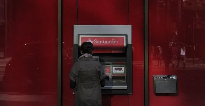 Londres multa a la filial británica del Santander por la gestión de cuentas de clientes difuntos