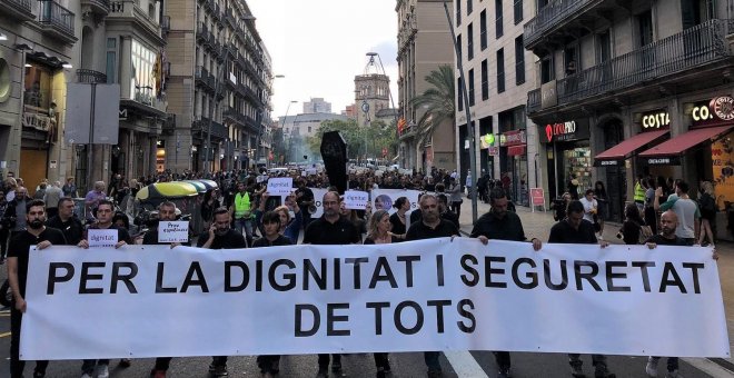 Unos 4.500 mossos protestan en la calle por el dispositivo policial del 1-O