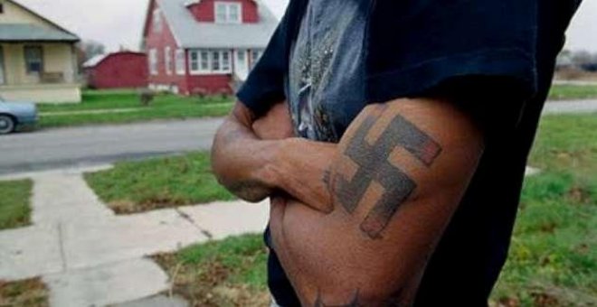 Vetado el acceso de un hombre a la Guardia Civil por tener tatuajes nazis
