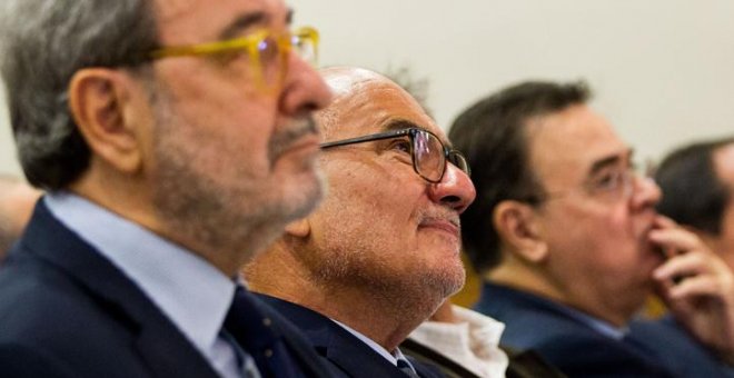 El número dos CatalunyaCaixa niega ahora que estuviera en la votación en la que se le subió el sueldo