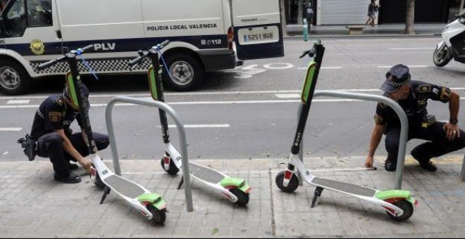 El Ayuntamiento ordena retirar todos los patinetes de alquiler que operan en Madrid