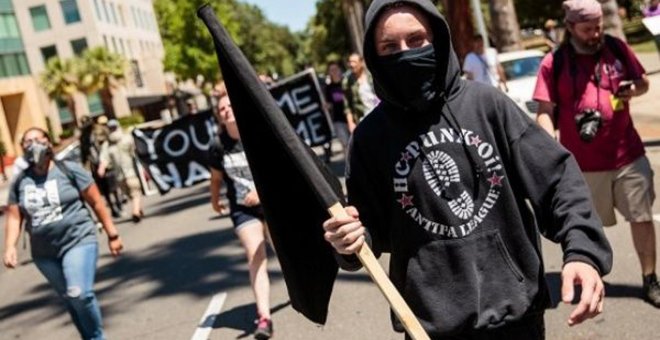 'Antifa', manual de uso contra "nazis de corbata"