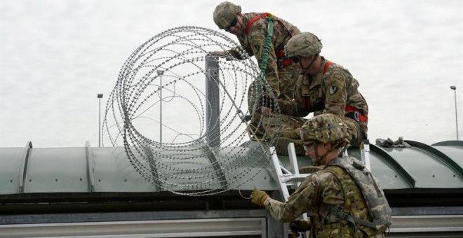 Trump despliega a los primeros soldados en la frontera mientras la caravana de migrantes continúa su camino hacia EEUU